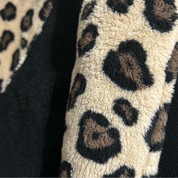 Jasmine Rose Animal Print Robe - Picture 2 of 4